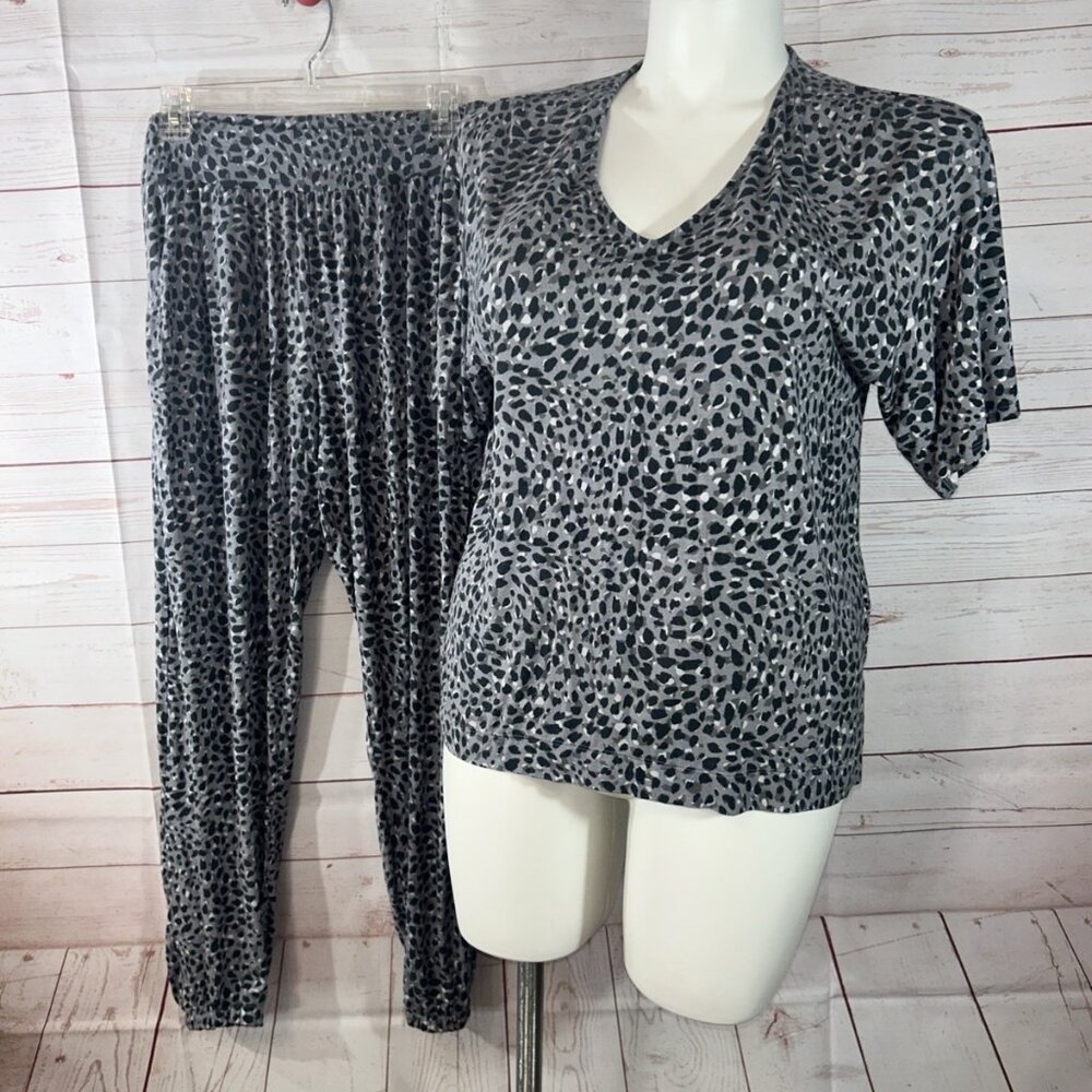 Donna Karan Sleepwear 2 PC Pajamas Set Size L short sleeve Gray Black Leopard - Picture 2 of 9